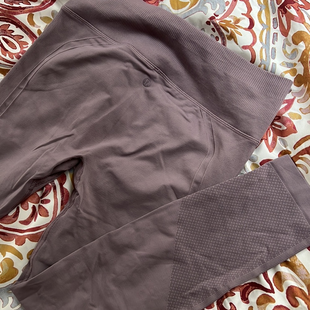 Lulu lemon mauve leggings